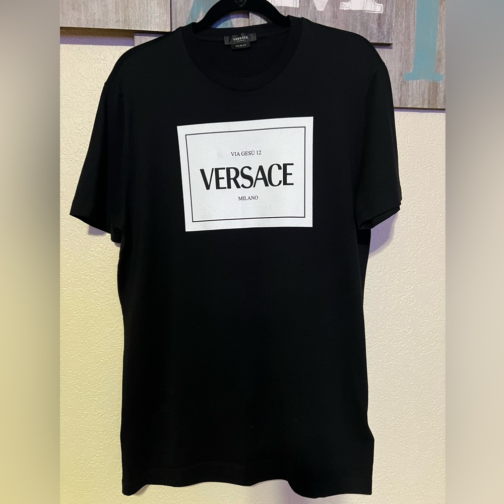 Versace T-shirt, logo